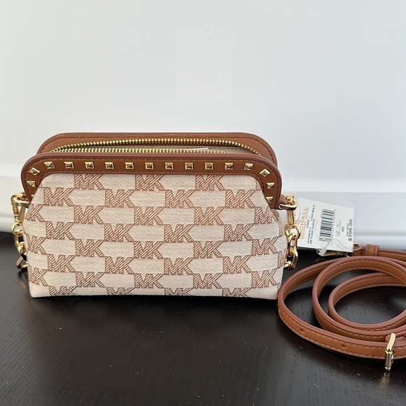 Michael Kors small crossbody clutch - Picture 10 of 12